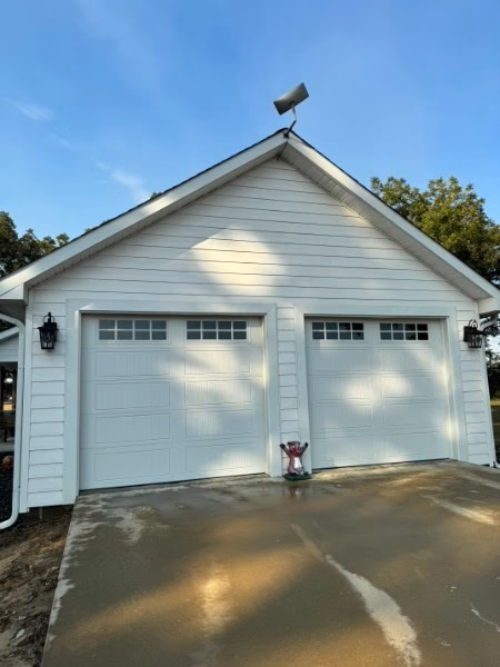 Clean vinyl siding and garage after pressure washing in McCrory, Arkansas